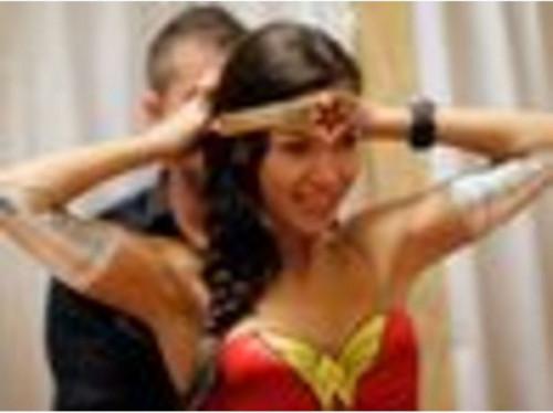 Hvordan lage en Wonder Woman Costume