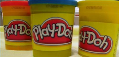 Hvordan lage Play-Doh Soft Igjen