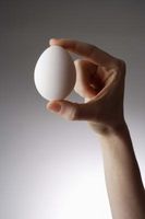 Kreative måter å slippe et egg uten å bryte den