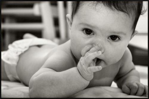 Hvordan håndtere en infisert Thumb i babyer