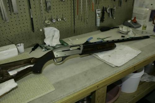 Hvordan rengjøre en Remington 1100 Shotgun