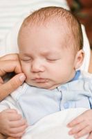 Skulle en nyfødt baby sovner etter fôring?
