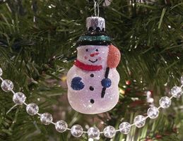 Hvordan lage en snømann Lightbulb Ornament