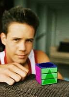 Instruksjoner for å løse Rubiks kube puslespill