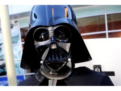 Hvordan lage en Darth Vader Costume