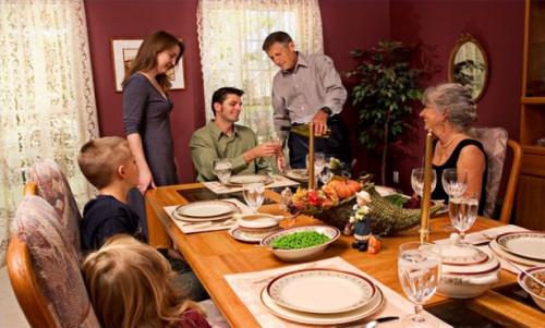 Hvordan overleve Thanksgiving Dinner med din svigerfamilie