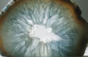 Hvordan Shine Crystal Rocks