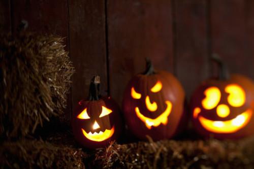 Hva er de tre kategorier av symbolikk for Halloween?
