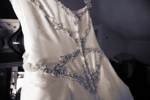 Hvordan identifisere 1940 Vintage brudekjoler