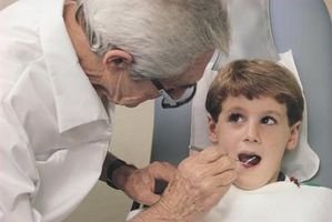 Hvordan håndtere barn som er redd for tannlegen