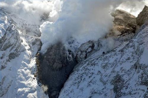 Hvor mange vulkaner har hatt utbrudd i Alaska?