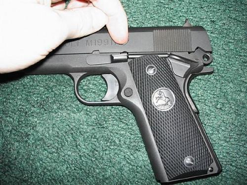 Hvordan demontere en Colt 1911 eller 1991 Pistol
