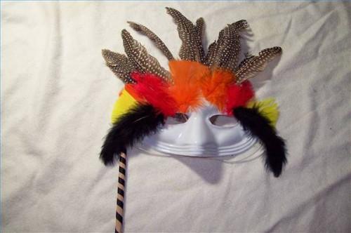 Hvordan lage en Feather Masquerade Mask