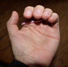 Hvordan lage en gummistrikk Synes å bytte Fingers