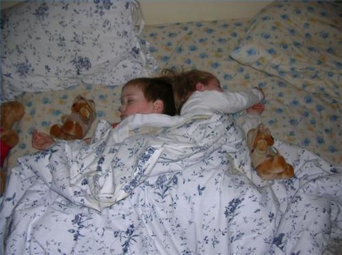 Løsninger for å få småbarn til å sove i sin egen seng