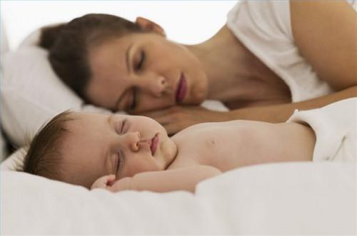 Hvordan Co-Sleep With Your Baby