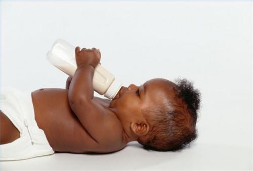 Hvordan bruke en engangs Baby Bottle