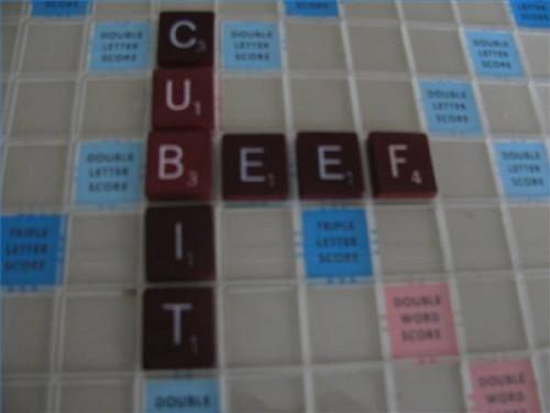 Slik spiller brettspillet Scrabble