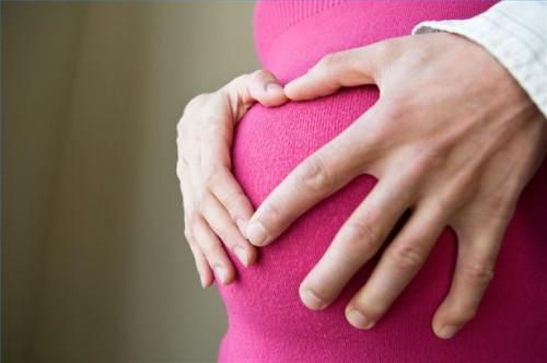 Hvordan skjule en voksende gravid Belly