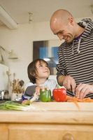 Hvordan få barnet til å spise rå frukt og grønnsaker