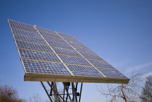 Hvordan bruke solenergi til å lage elektrisitet