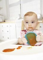 Hvordan lære en baby til Self-feed