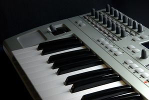 Fordeler og ulemper med et MIDI Keyboard